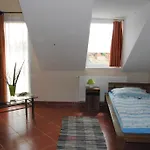 Casa de hóspedes Karavan Panzio 2*