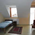 Karavan Panzio Casa de hóspedes 2*