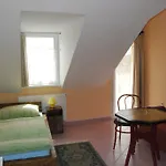 Casa de hóspedes Karavan Panzio 2*
