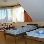 Casa de hóspedes Karavan Panzio 2*