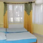 Casa de hóspedes Karavan Panzio 2*