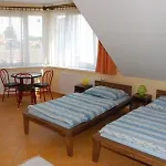 Casa de hóspedes Karavan Panzio 2*