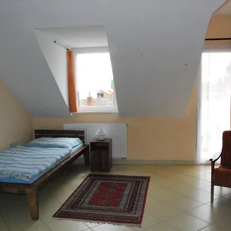 Karavan Panzio Gæstehus 2*