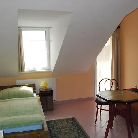 Pensjonat Karavan Panzio 2*