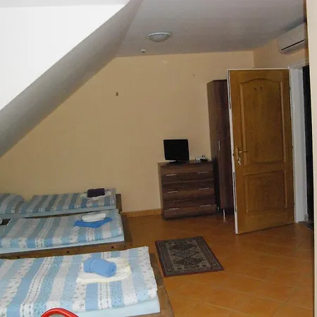 Guest house Karavan Panzio