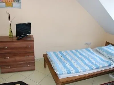 Karavan Panzio 2*