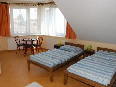 Guest house Karavan Panzio 2*